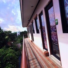 Отель Ploy Khumthong Boutique Resort Бангкок балкон