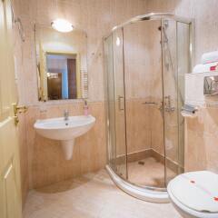 Отель Alegro Hotel Болгария, Велико Тырново - 1 отзыв об отеле, цены и фото номеров - забронировать отель Alegro Hotel онлайн ванная фото 2