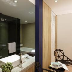 H Hotel ванная