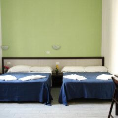 Hotel Poma Милан сейф в номере
