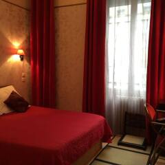 Отель Hôtel Les Chansonniers комната для гостей фото 5
