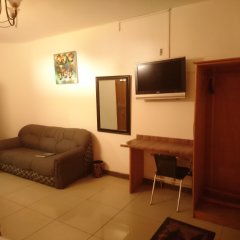 The Golden Apple Guest House in Accra, Ghana from 25$, photos, reviews - zenhotels.com guestroom photo 4