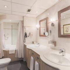 Отель Holiday Inn Mayfair Лондон ванная фото 2