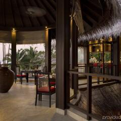 Отель Coco Bodu Hithi Мальдивы, Северный атолл Мале - отзывы, цены и фото номеров - забронировать отель Coco Bodu Hithi онлайн гостиничный бар