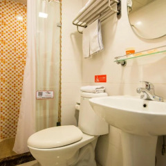 Отель Home Inn Beijing Beihai Xi'an Gate Китай, Пекин - отзывы, цены и фото номеров - забронировать отель Home Inn Beijing Beihai Xi'an Gate онлайн ванная фото 2