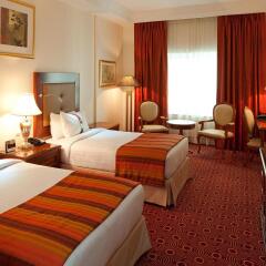 Отель Holiday Inn Bur Dubai Embassy District Дубай комната для гостей