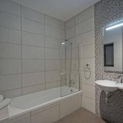Отель Porto Azzurro Aparthotel ванная фото 2