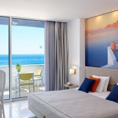 Апартаменты Ammades Epsilon Apartments комната для гостей