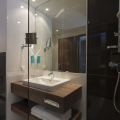 Отель Austria Trend Hotel Doppio Австрия, Вена - 4 отзыва об отеле, цены и фото номеров - забронировать отель Austria Trend Hotel Doppio онлайн ванная