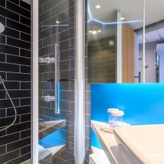 Отель Holiday Inn Express Mechelen City Centre Бельгия, Мехелен - отзывы, цены и фото номеров - забронировать отель Holiday Inn Express Mechelen City Centre онлайн ванная фото 2