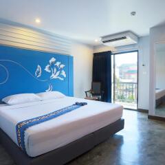 Отель Days Inn by Wyndham Patong Beach Phuket 3* Номер Делюкс с различными типами кроватей