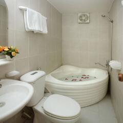 Отель Happy Moon Guesthouse Ханой ванная