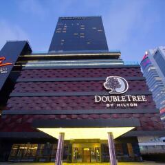 Гостиница Double Tree By Hilton Minsk вид на фасад фото 2