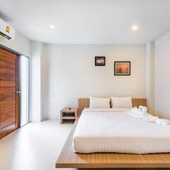 Отель Phuket Marine Poshtel фото 7