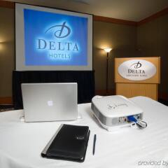 Отель Delta Hotels by Marriott Vancouver Downtown Suites Канада, Ванкувер - отзывы, цены и фото номеров - забронировать отель Delta Hotels by Marriott Vancouver Downtown Suites онлайн интерьер отеля