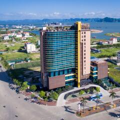 Royal Lotus Hotel Halong пляж