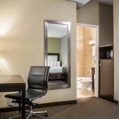 enVision Hotel Boston Longwood, an Ascend Collection Member сейф в номере