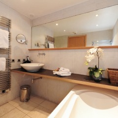 Отель Pavillon Riviera 1 YourHostHelper ванная