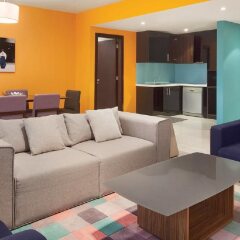 Ramada Hotel & Suites by Wyndham JBR Дубай развлечения