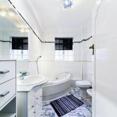 Отель West End Flat mins from Oxford St Великобритания, Лондон - отзывы, цены и фото номеров - забронировать отель West End Flat mins from Oxford St онлайн ванная
