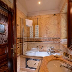 Отель Suites Torre dell'Orologio Италия, Венеция - отзывы, цены и фото номеров - забронировать отель Suites Torre dell'Orologio онлайн ванная