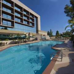 Отель Hilton Orange County/Costa Mesa бассейн
