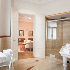 Отель Grand Hotel Rimini Италия, Римини - 4 отзыва об отеле, цены и фото номеров - забронировать отель Grand Hotel Rimini онлайн ванная фото 2