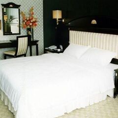 Kingdom Hotel сейф в номере