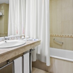 Elba Vecindario Aeropuerto Business & Convention Hotel ванная фото 2