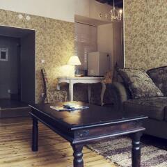 Апартаменты OldHouse Apartments комната для гостей
