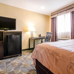 Отель Quality Inn & Suites Glenmont - Albany South сейф в номере
