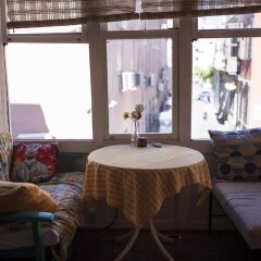 My Happy Home Hostel Турция, Измир - отзывы, цены и фото номеров - забронировать отель My Happy Home Hostel онлайн балкон