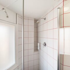 Отель Hostal Athenas Испания, Сан-Адриан-де-Бесос - 8 отзывов об отеле, цены и фото номеров - забронировать отель Hostal Athenas онлайн ванная фото 2