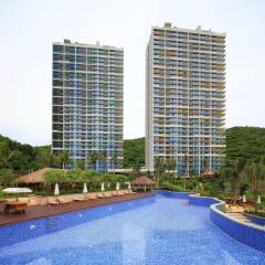 Отель Serenity Coast All Suite Resort Sanya бассейн