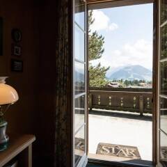 Отель Big Luxurious Chalet in Schönried