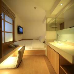 Silom One Hotel Бангкок сейф в номере