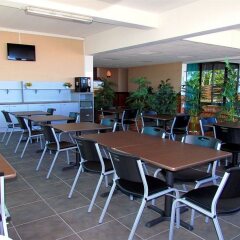 Отель Tahiti Airport Motel Французская Полинезия, Фааа - 1 отзыв об отеле, цены и фото номеров - забронировать отель Tahiti Airport Motel онлайн бассейн