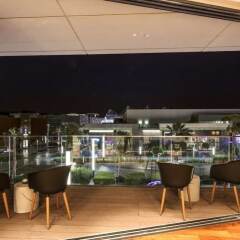 Отель Luxurious Getaway Right Across City Walk Mall Дубай фото 28
