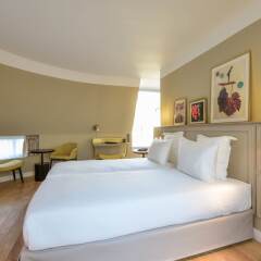 XO Hotel Paris сейф в номере