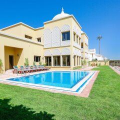 Отель E&T Holiday Homes - Signature Villa K пляж