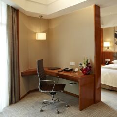 Отель Ramada Plaza Shanghai Pudong Airport Китай, Шанхай - отзывы, цены и фото номеров - забронировать отель Ramada Plaza Shanghai Pudong Airport онлайн удобства в номере