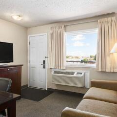 Отель Thriftlodge Saskatoon комната для гостей фото 5