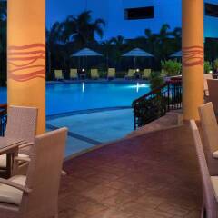 Отель Marco Polo Plaza Cebu Филиппины, Лапу-Лапу - отзывы, цены и фото номеров - забронировать отель Marco Polo Plaza Cebu онлайн бассейн фото 2