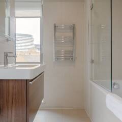 Апартаменты Charming 2 Bedroom Apartment Next to Maltby Market ванная