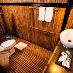 Отель Cocotero Resort The Hidden Village Ланта ванная