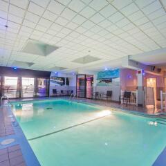 Отель Travelodge by Wyndham Hotel & Convention Centre Quebec City Канада, Квебек - отзывы, цены и фото номеров - забронировать отель Travelodge by Wyndham Hotel & Convention Centre Quebec City онлайн бассейн