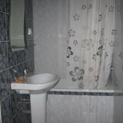 Гостиница Guest House Vivat в Анапе отзывы, цены и фото номеров - забронировать гостиницу Guest House Vivat онлайн Анапа ванная