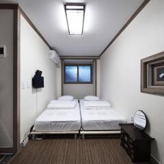 Seoul Station Pencil Hostel сейф в номере