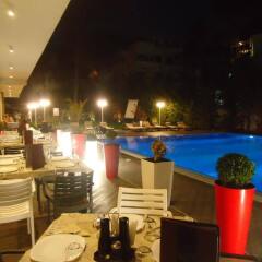 Отель Sandy Beach Resort гостиничный бар