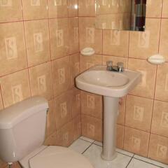 Hotel & Hostal Yaxkin Copan Копан-Руинас ванная